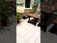 Table et chaises extérieures en métal résistant à l'eau, résistant à la rouille et à la décoloration.